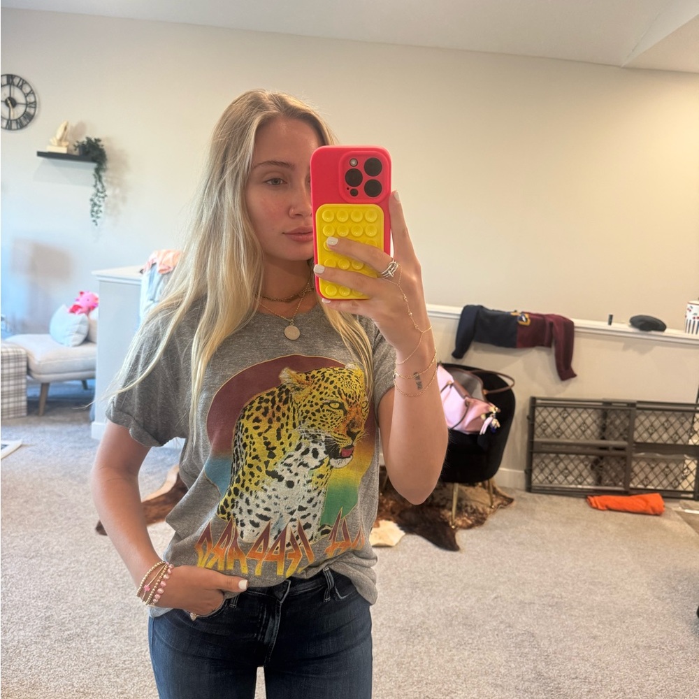 Gray Leopard Graphic T-Shirt